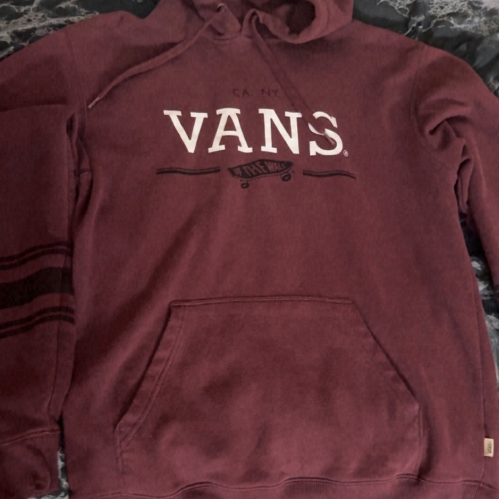 🍇Vans- dark deep maroon / burgundy-ish Hoodie.             Men’s size medium
